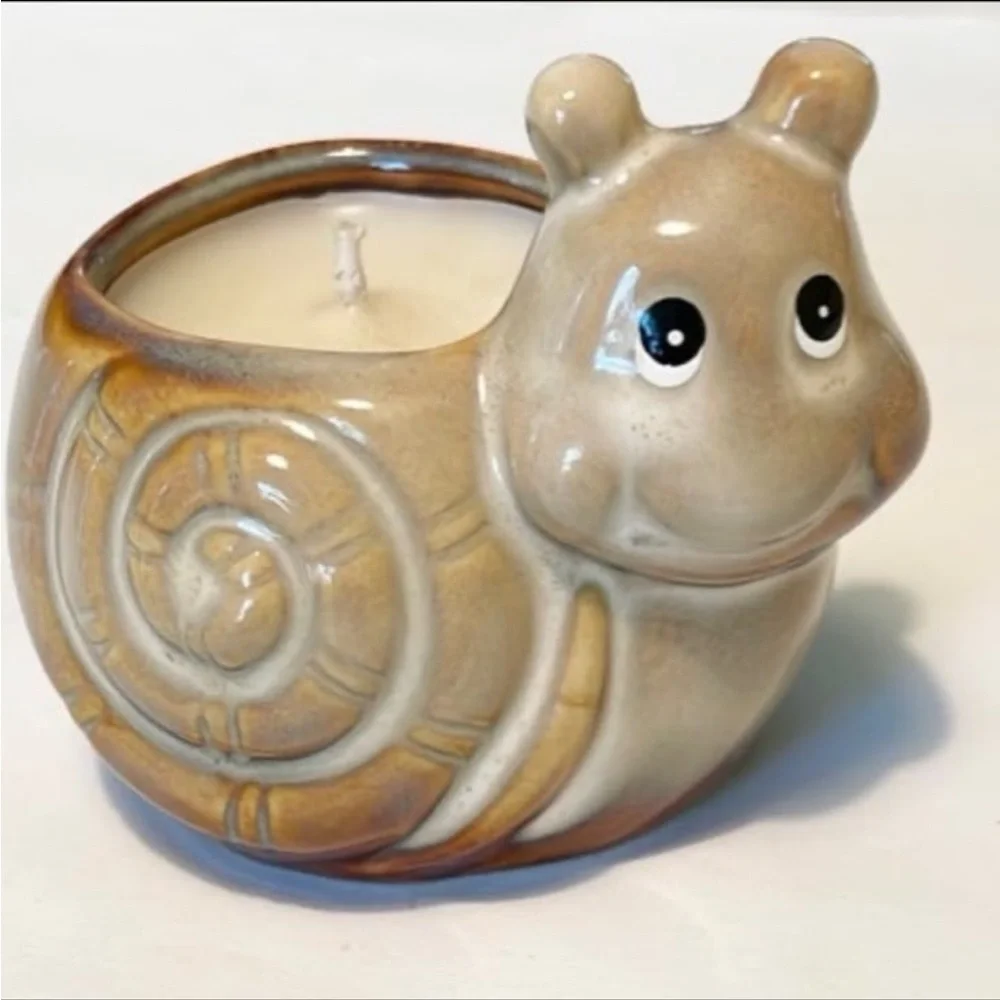 Vintage cottagecore ceramic smiling snail candle